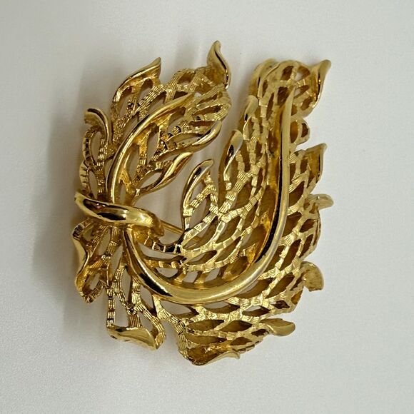 VTG Crown Trifari Goldtone Textured Openwork Leaf Brooch Modernist MCM Old Money - Picture 6 of 9